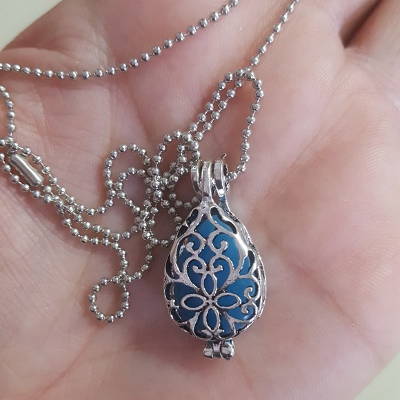 Glow in the Dark Filigree Locket Necklace - Picture 4 of 5